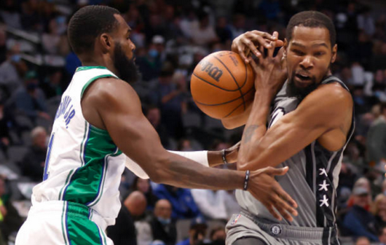  东契奇末节爆发独揽高分，独行侠险胜对手